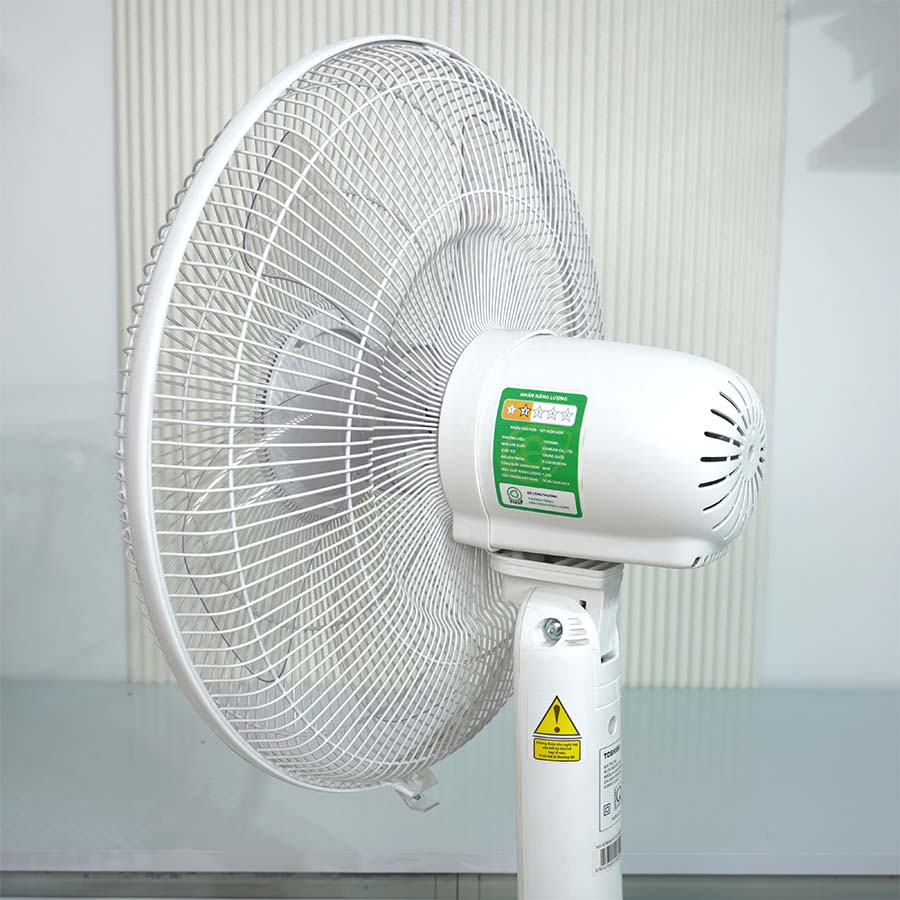 Ảnh thực tế Quạt đứng Toshiba F-LSA20(W)VN