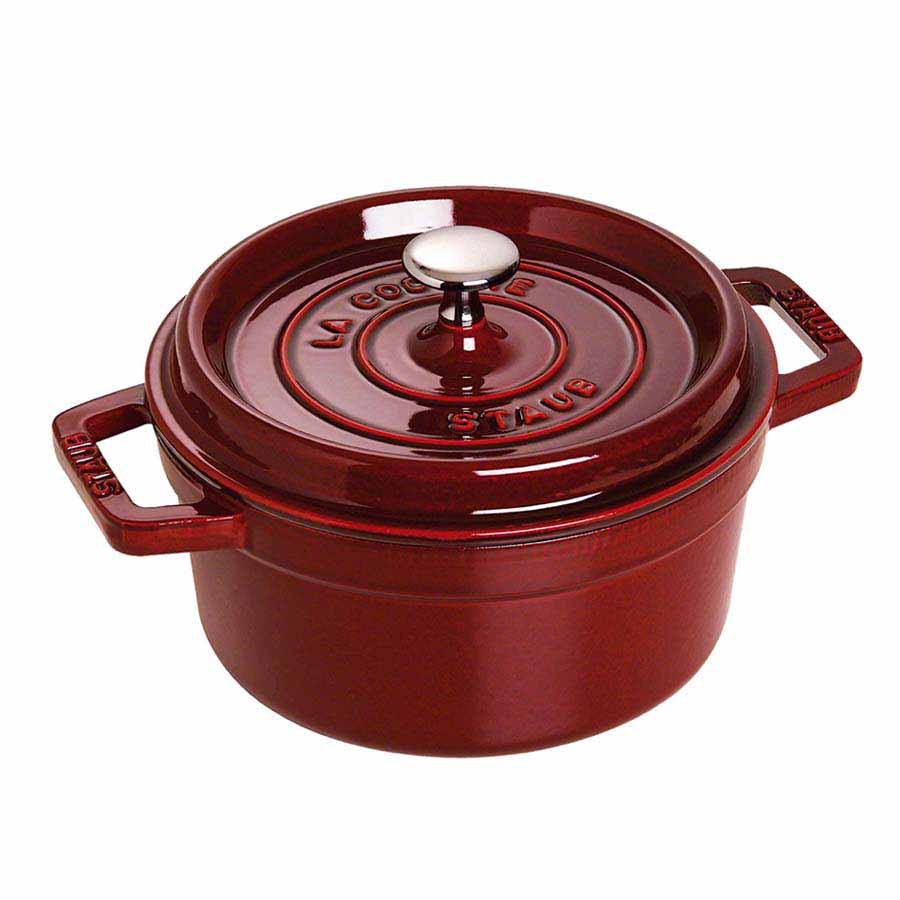 Nồi gang tròn Staub màu đỏ lựu 20cm – 2.2L - toàn cảnh sản phẩm