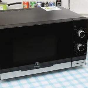Lò vi sóng Electrolux EMM2308X 23 lít