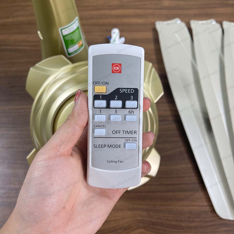 Ảnh thực tế Quạt trần KDK M56PR