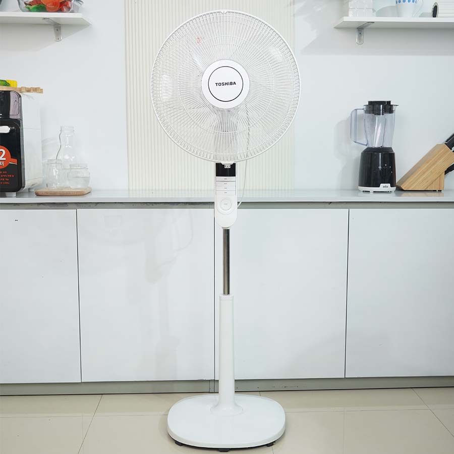 Ảnh thực tế Quạt đứng Toshiba F-LSA20(W)VN