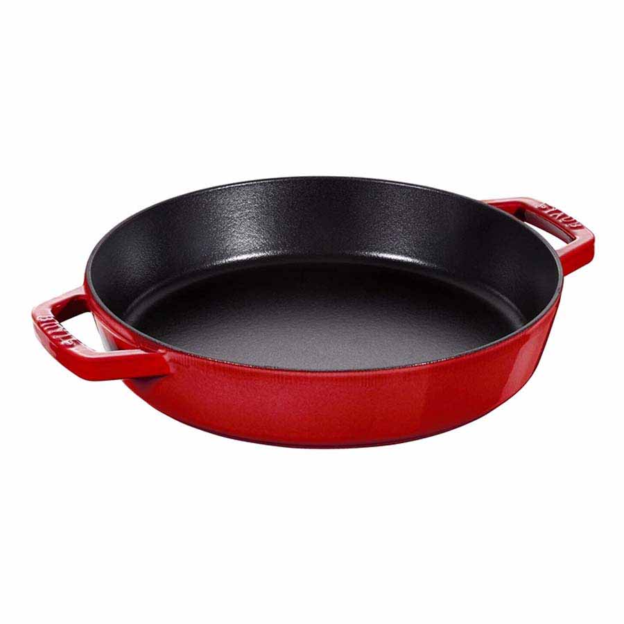 Chảo hai quai Staub màu đỏ cherry 26cm (B) - toàn cảnh sản phẩm