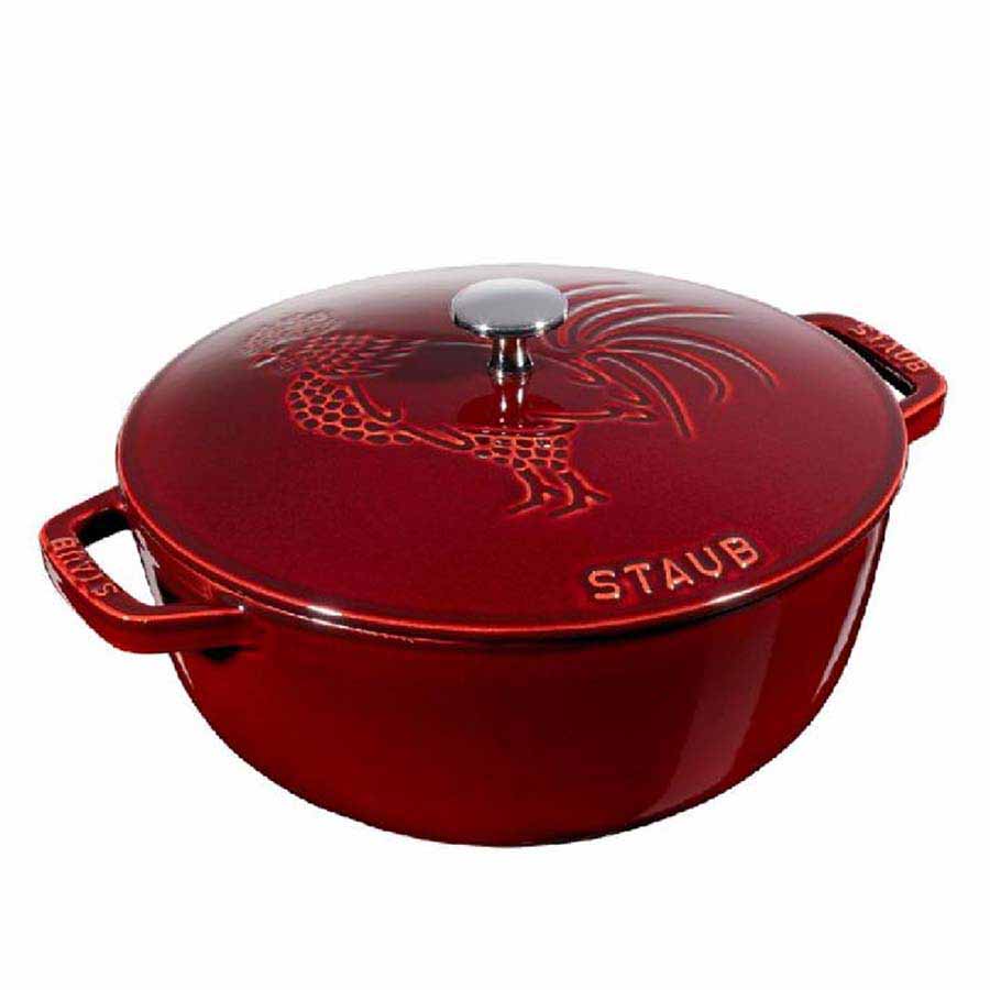 Nồi nắp hình con gà màu đỏ lựu Staub 24cm (B) - toàn cảnh sản phẩm