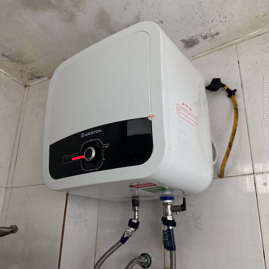 Ảnh thực tế Máy nước nóng Ariston AN2 15 RS 2.5 FE dung tích 15 lít bình vuông