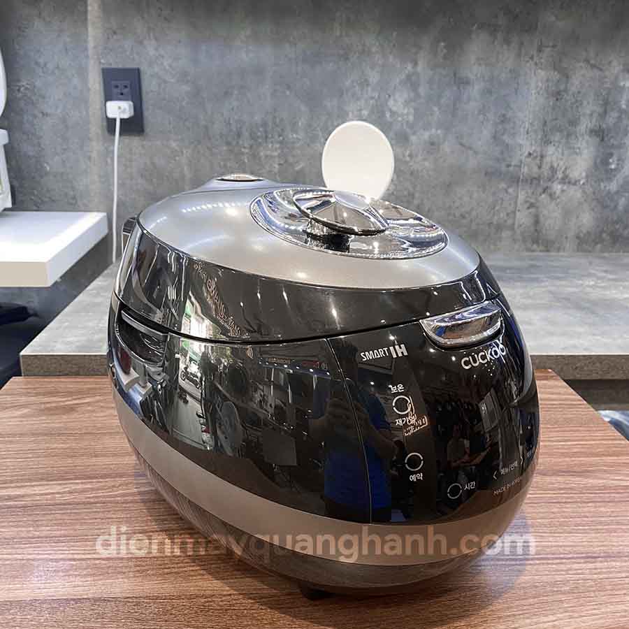 Ảnh thực tế Nồi cơm điện cao tần Cuckoo CRP-BHXB0660FD 1.08L